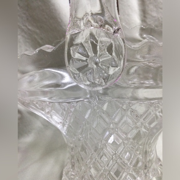 Vintage Glass Brides Basket with handle - Picture 4 of 7